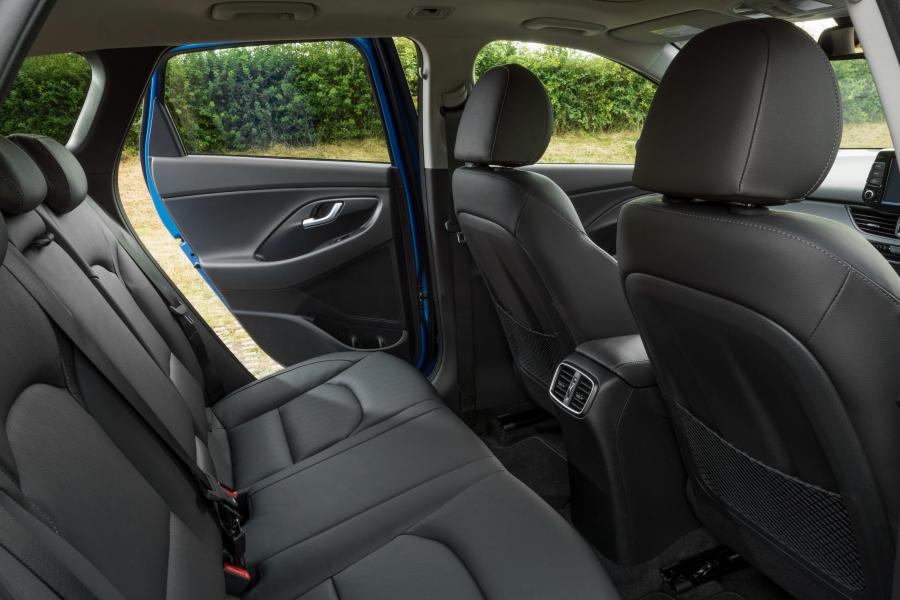 Интерьер Hyundai i30 Tourer 2017 года  (UK) (фото 4 из 36)